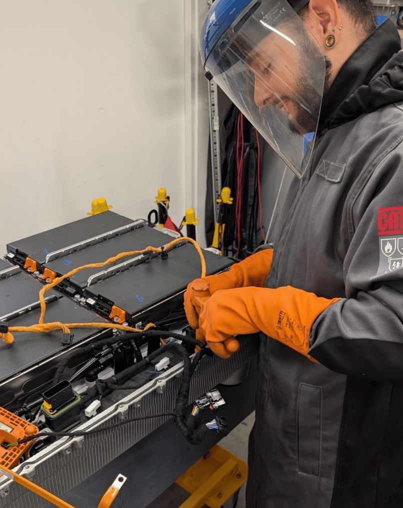 Reparation de batterie de voiture électrique et hybride ev garage riviera